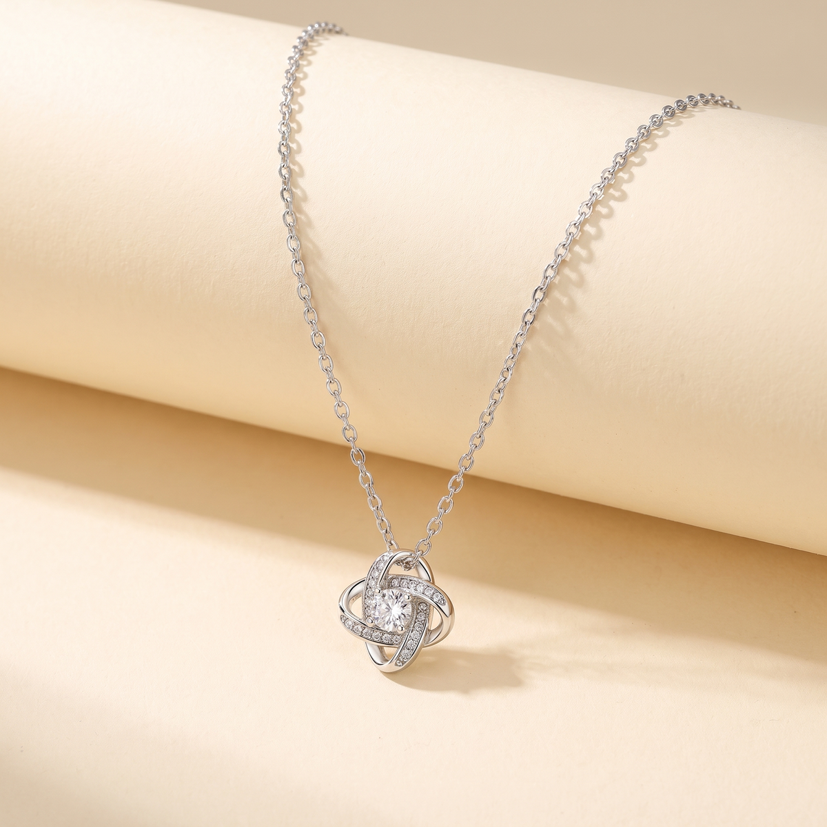Women’s Fashion Short Necklace – Elegant Minimalist Choker-Style Necklace for Everyday Wear